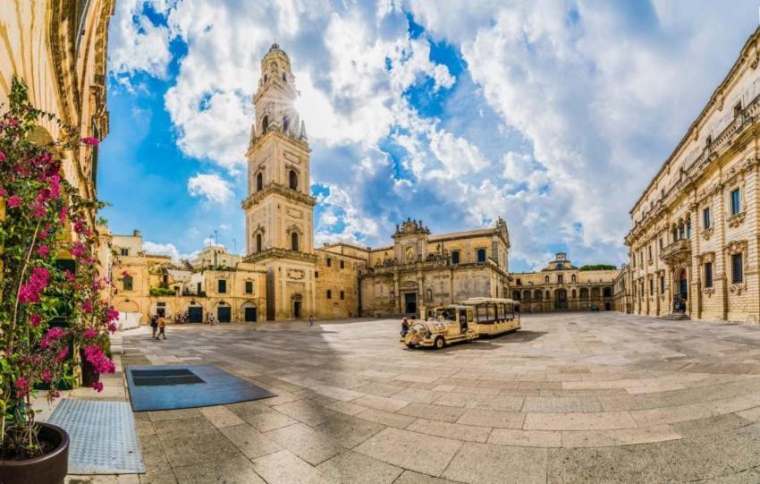 "Il Vecchio Salone" Appartamento In Pieno Centro Con Garage Privato Lecce Eksteriør bilde