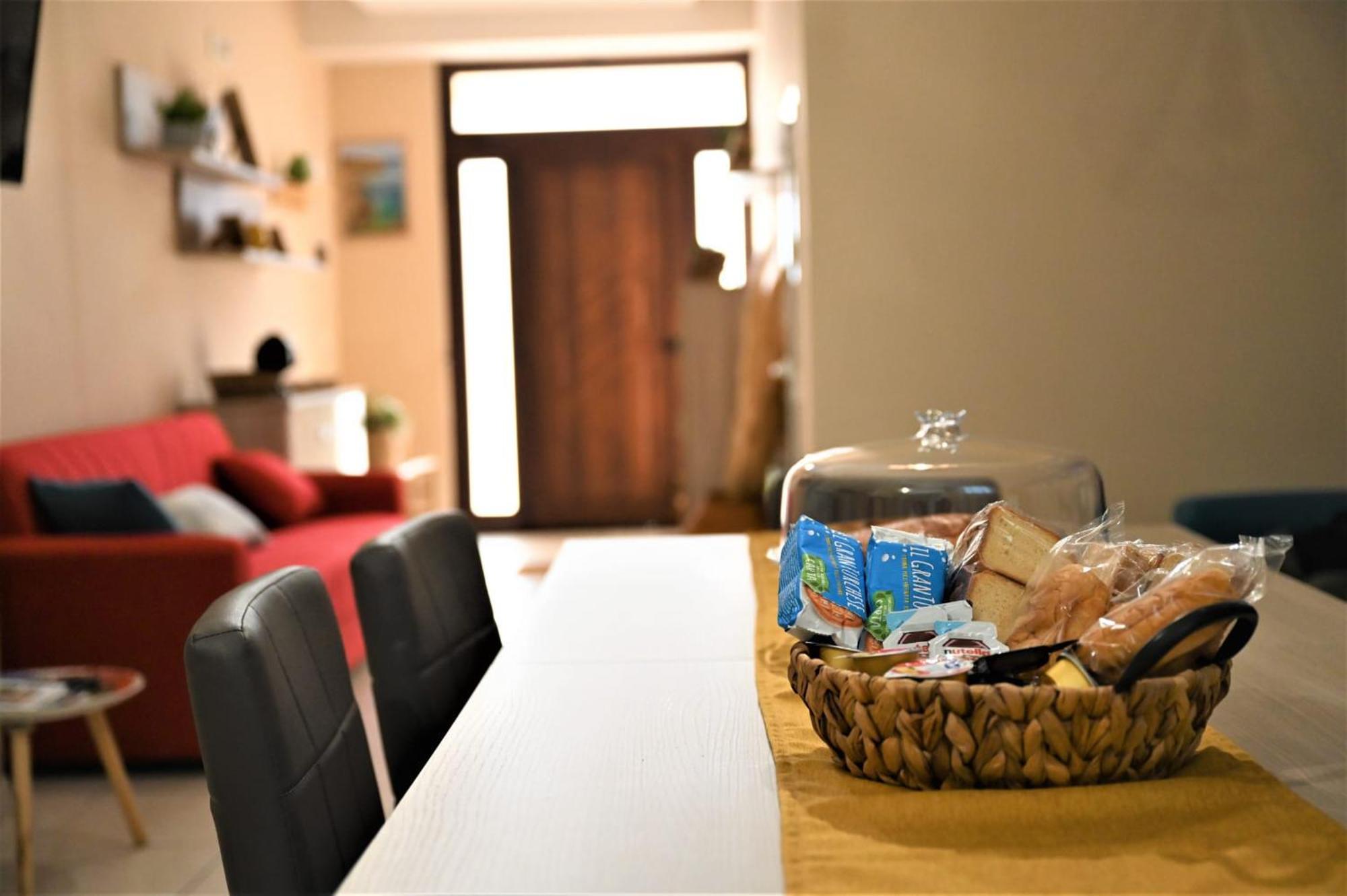 "Il Vecchio Salone" Appartamento In Pieno Centro Con Garage Privato Lecce Eksteriør bilde