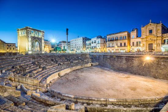 "Il Vecchio Salone" Appartamento In Pieno Centro Con Garage Privato Lecce Eksteriør bilde