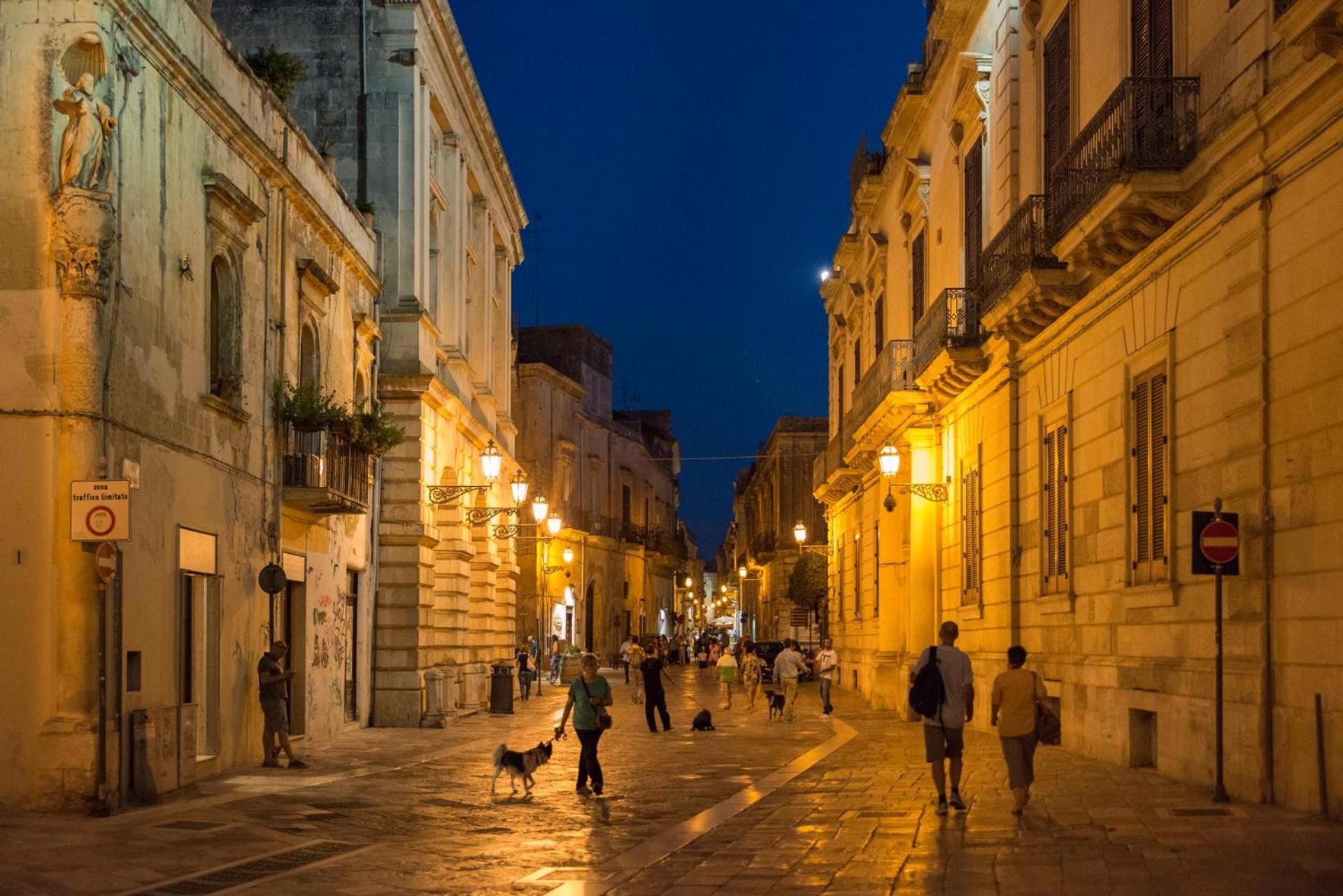 "Il Vecchio Salone" Appartamento In Pieno Centro Con Garage Privato Lecce Eksteriør bilde